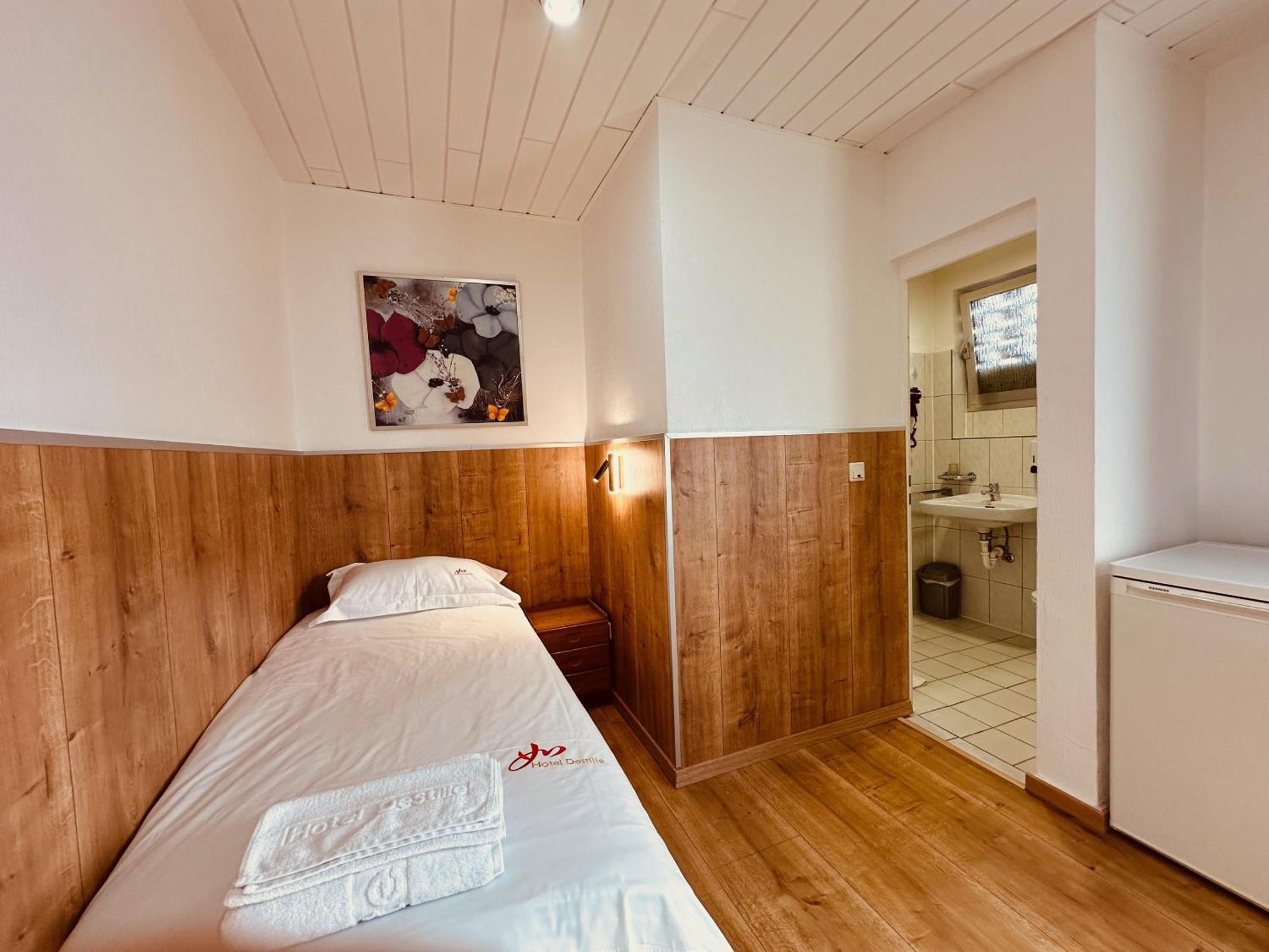 Hotel Destille Dormagen Oda fotoğraf